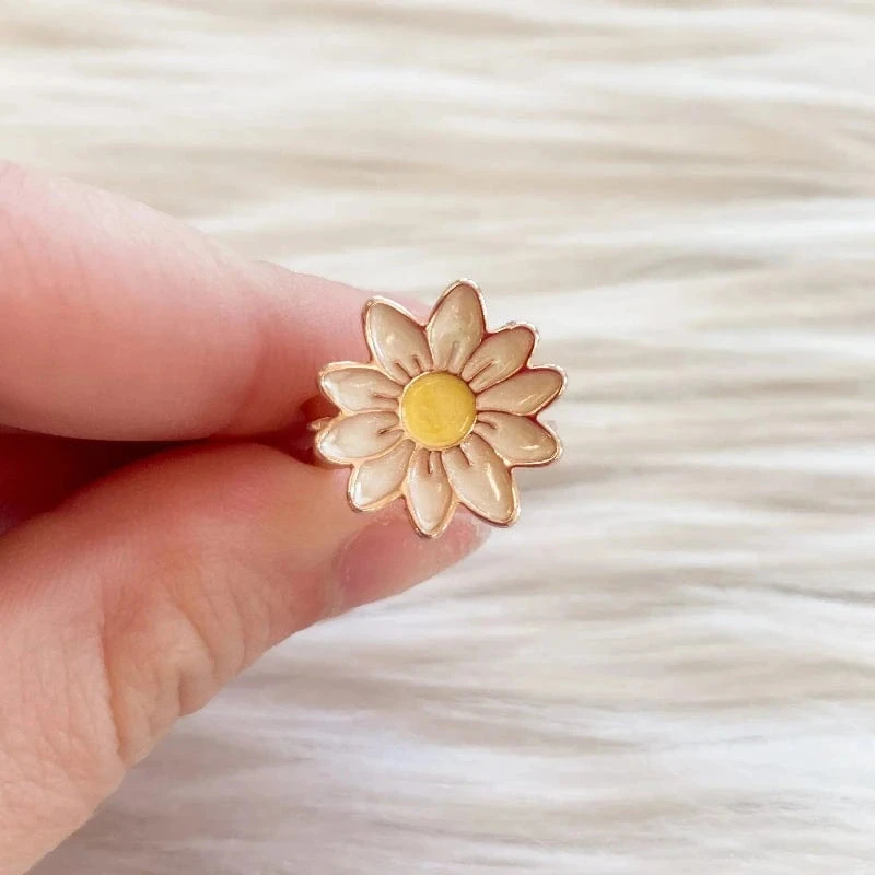 Great Pretenders Flower Spinner Fidget Rings (Assorted Styles) 4 Great Pretenders Flower Spinner Fidget Rings (Assorted Styles) - Image 2